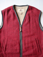 Load image into Gallery viewer, 1990s Woolrich Sherpa Lined Vest - M
