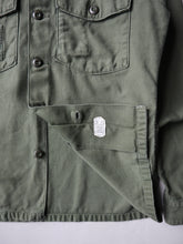 Load image into Gallery viewer, 1960s U.S Army OG-107 Fatigue Shirt - M

