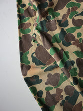 Load image into Gallery viewer, 1970s Distressed Ranger Lightweight Duck Camo Hunting Jacket - XL
