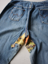 Load image into Gallery viewer, 1970s Thrashed &amp; Patched Wrangler Misses Bootcut Jeans - 30"
