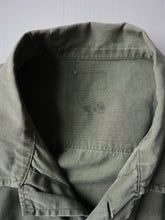 Load image into Gallery viewer, 1960s Distressed U.S Army Jungle Jacket - M
