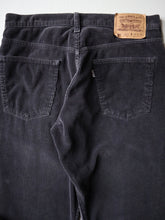 Load image into Gallery viewer, 1980s Levi's 565 Loose Fit Corduroy Pants - 31"
