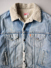 Load image into Gallery viewer, 1970s Thrashed Levi's Orange Tab Sherpa Lined Denim Jacket - M/L
