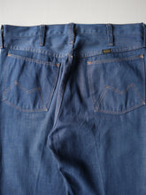 Load image into Gallery viewer, 1970s Distressed Maverick Lightweight Denim Jeans - 32"
