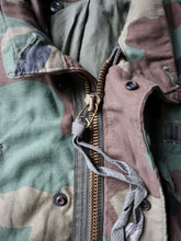 Load image into Gallery viewer, 1980s U.S Army M-65 Camo Field Jacket - M
