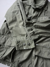Load image into Gallery viewer, 1960s Distressed U.S Army Jungle Jacket - M
