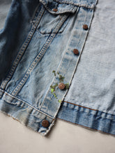 Load image into Gallery viewer, 1970&#39;s Thrashed Made in USA Levi&#39;s Denim Jacket - M
