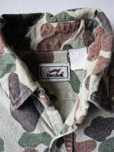 Load image into Gallery viewer, 1990s Duxbak Duck Camo Chamois Shirt - M
