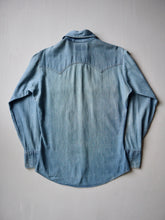 Load image into Gallery viewer, 1970s Faded Levi&#39;s Orange Tab Chambray Shirt - S
