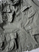 Load image into Gallery viewer, 1960s Distressed U.S Army Jungle Jacket - M
