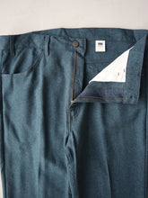 Load image into Gallery viewer, Levi&#39;s 517 Bootcut Pants - 38&quot;
