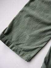 Load image into Gallery viewer, 1960s U.S Army OG-107 Fatigue Pants - 32"
