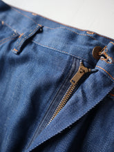 Load image into Gallery viewer, 1970s Distressed Maverick Lightweight Denim Jeans - 32"
