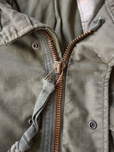 Load image into Gallery viewer, 1970s U.S Army M-65 Field Jacket - L
