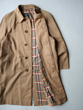 Load image into Gallery viewer, 1980s Made in England Burberrys' Trench Coat - M
