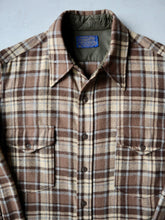 Load image into Gallery viewer, 1970s Pendleton Plaid Flannel Shirt - L
