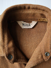 Load image into Gallery viewer, 1970s Faded Woolrich Cut-Off Vest - M
